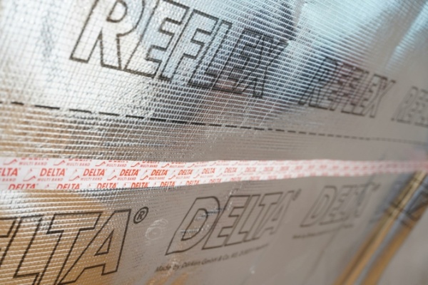 DELTA-REFLEX энергосберегающая 4-слойная плёнка с отражающим покрытием