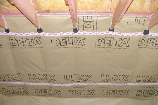 DELTA-LUXX пароизоляционная плёнка с ограниченной паропроницаемостью